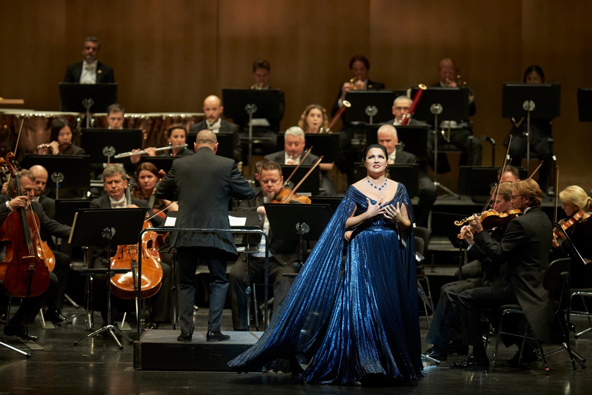 ANNA RETURNED TO THE FESTSPIELHAUS BADEN-BADEN! After an absence of four years, Anna Netrebko had the sold-out audience cheering last night after performing an all-Verdi programme. She will repeat it at the closing concert of the Chorégies d’Orange Festival on Monday, July 24