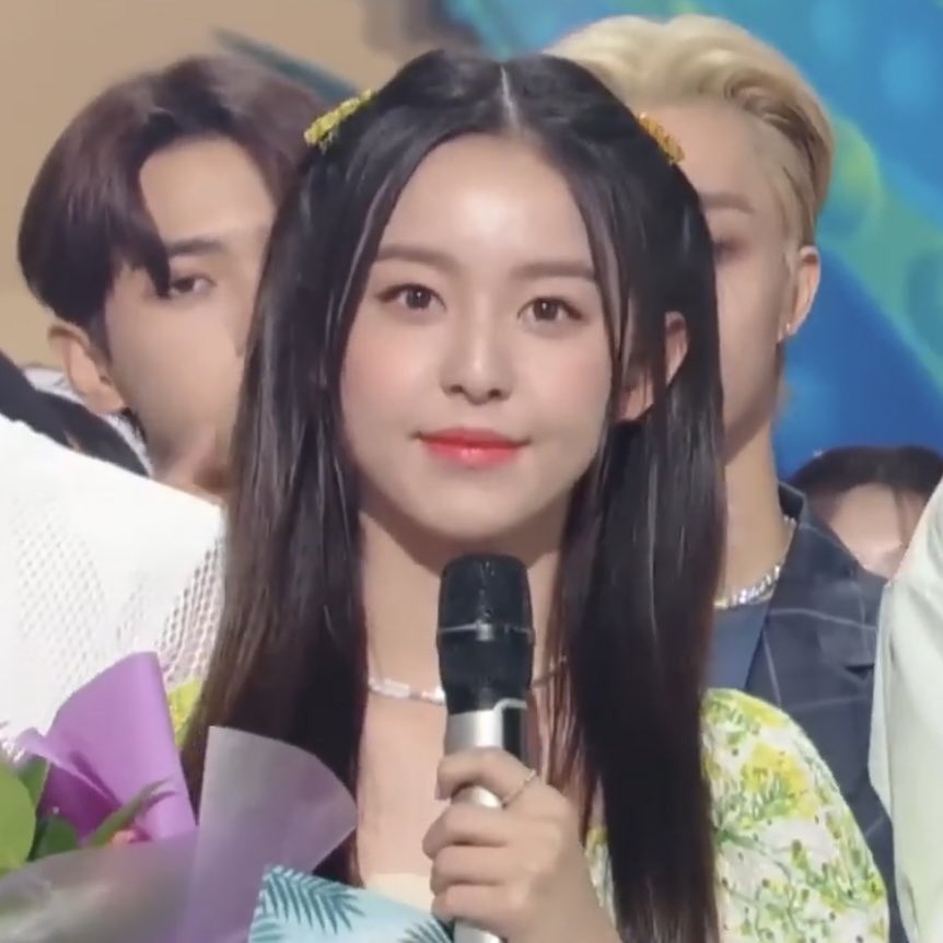 jihusource's tweet photo. our jihu who once dreamed to become a host, from hanyang university festival mc to music bank special mc and now as inkigayo's mc. she has come so far ♥︎ https://t.co/aySW1O0HdP