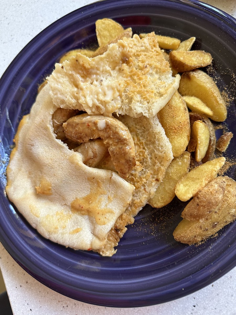 ruanventer's tweet photo. @NandosSA I’m seriously Once again disappointed with you. Paid over R250 two pita meals. They got here and was disgusting. Got them to send new ones, and that was even worse! That about of money for so little filling… née sies man! https://t.co/lGBSLicAeh
