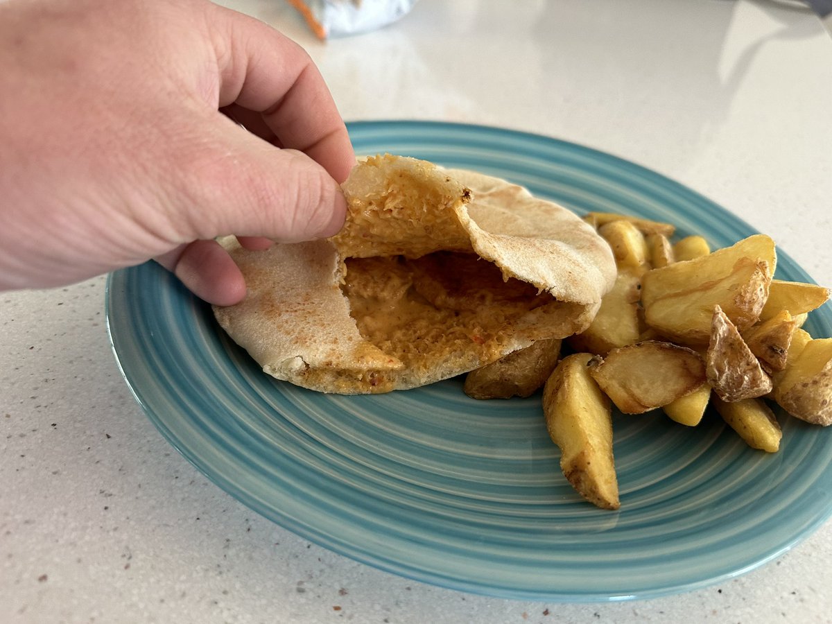ruanventer's tweet photo. @NandosSA I’m seriously Once again disappointed with you. Paid over R250 two pita meals. They got here and was disgusting. Got them to send new ones, and that was even worse! That about of money for so little filling… née sies man! https://t.co/lGBSLicAeh