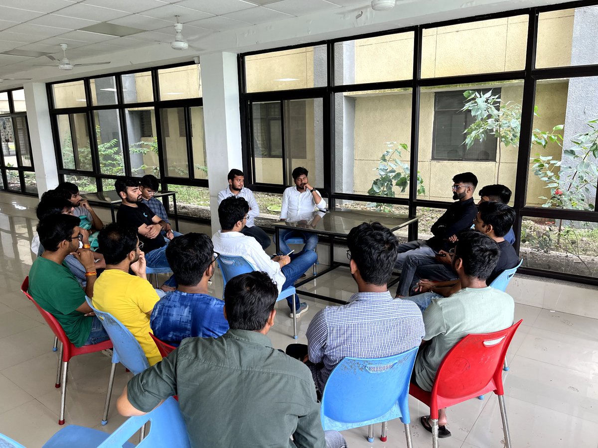 GolupTidar's tweet photo. आज गवर्मेंट मेडिकल कॉलेज रतलाम के मेडिकल स्टूडेंट्स से @MeDeVisionOrg द्वारा प्रारंभ होने वाले सोशल रूरल हेल्थ इंटर्नशिप प्रोग्राम के निमित्त संपर्क हुआ  ।। @nileshsolanki_1 @virendraS03 @Prakash_Parmar0  @PrafullaAkant @ChetasSukhadia @ABVPVoice @abvpmalwa_mp @drJeetKalmi https://t.co/Jez3Y0EySL