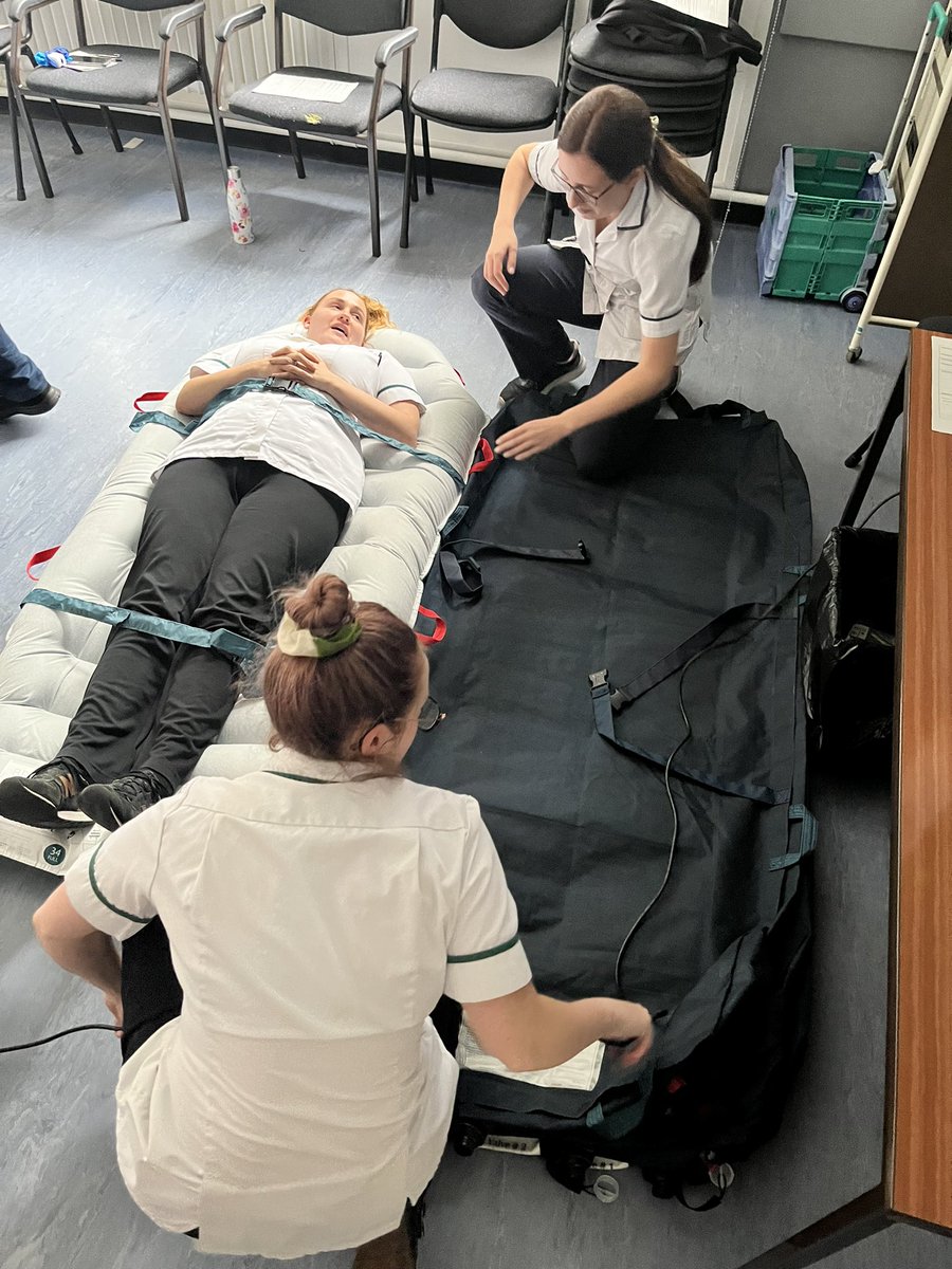 Flat lift kit training on Friday for our therapists. Such an important piece of equipment for acute settings #hoverjack #flatliftkit @Medway_NHS_FT @SouthEastRCOT @CSPSouthEast