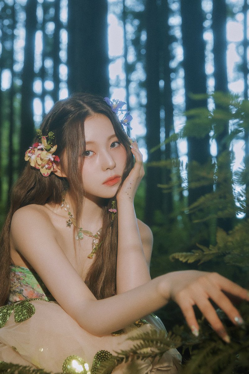 nmixxpics_'s tweet photo. NMIXX 3rd single "A Midsummer Nmixx’s Dream" — Party O'Clock MV behind photos #KYUJIN #규진 (thread) https://t.co/BOkWFRj61u