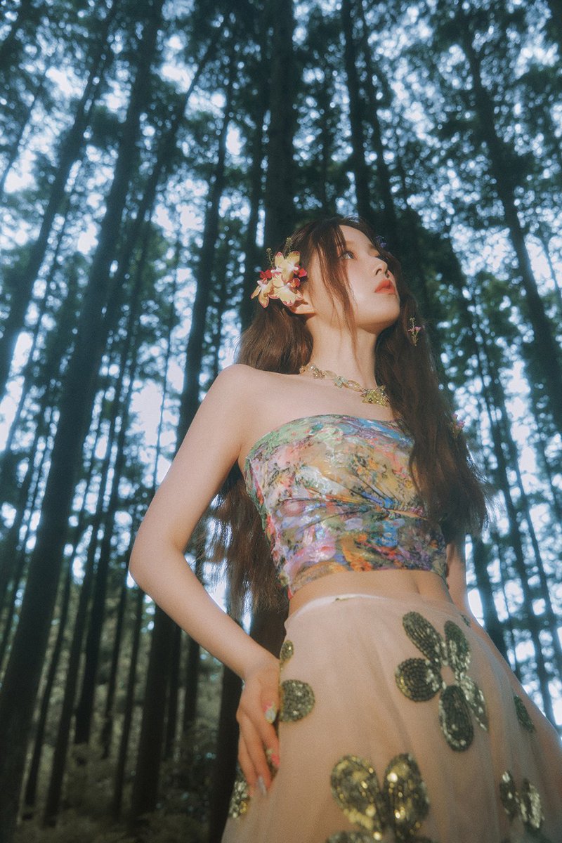 nmixxpics_'s tweet photo. NMIXX 3rd single "A Midsummer Nmixx’s Dream" — Party O'Clock MV behind photos #KYUJIN #규진 (thread) https://t.co/BOkWFRj61u