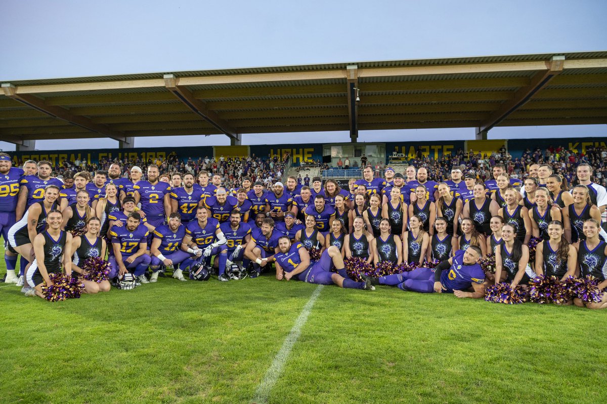 Us! 💜

Shout-Out to the #ViennaVikings SPIRIT SQUAD for the amazing support on the sideline! 🙌🏽
#PurpleReign | <a href="/ELF_Official/">European League of Football</a> 
📸 <a href="/kingofkick2/">Peter Kramberger</a>