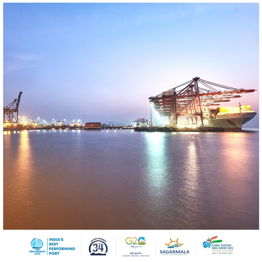 JNPort comes alive at night with eco-friendly solar lights, illuminating the way towards a greener tomorrow. 
#shotatJNPA #vessel #IndianPort #JNPA #JNPort #beautifulpic #GreenPort