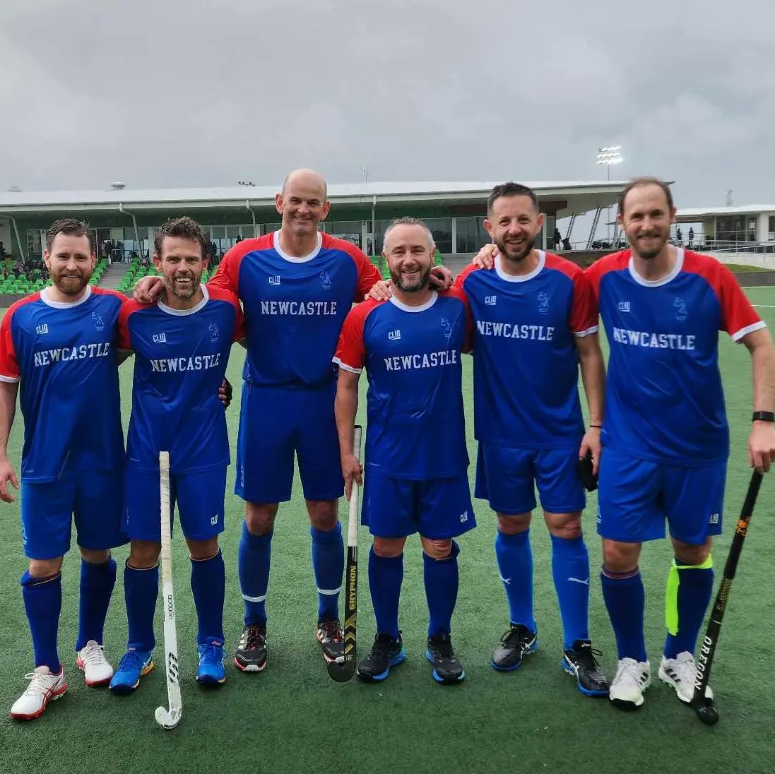 Congrats to Norths Old Boys Shaun Frazer, Chris Coombes, Matt Wark, Ben Howey, Theo Gruschka, Luke Matthew & @HockeyNewcastle Teammates on winning the O34/40 Premier League NSW @Hockey_NSW Masters Champs
#BlueBaggersRepresenting
#MastersHockey
#WellDoneYouBlueBaggers https://t.co/qrCoSCyjc0