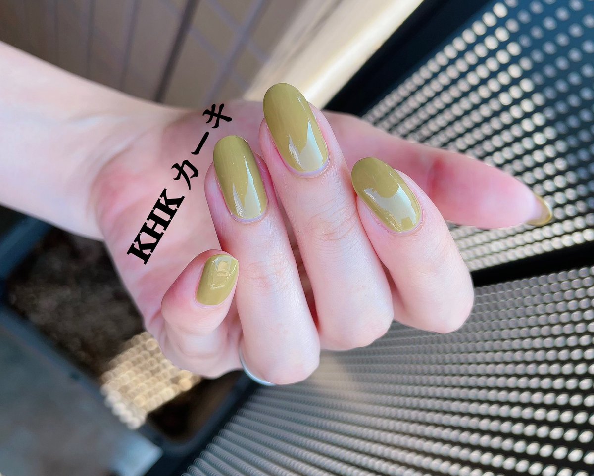 madoro_meee's tweet photo. unsheer様からポリッシュお試しさせていただきました。めちゃかわいい…一度塗りでしっかり発色、液質も刷毛も塗りやすくて、ボトルデザインも色もおしゃんすぎる…カーキは一度塗り、ライトグリーンは少しムラになりやすく2度塗りしました！ #unsheer #unsheernail #アンシアー #アンシアーネイル https://t.co/pHIBMuPkiD