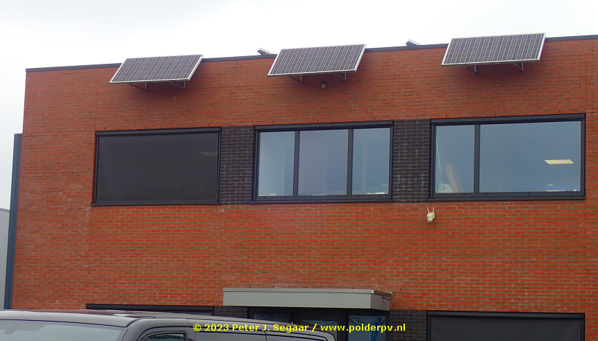 Polder_PV's tweet photo. Om op te vallen, kennelijk ... #luifel of #twijfelpanelen ? https://t.co/eoZps1Gw1W