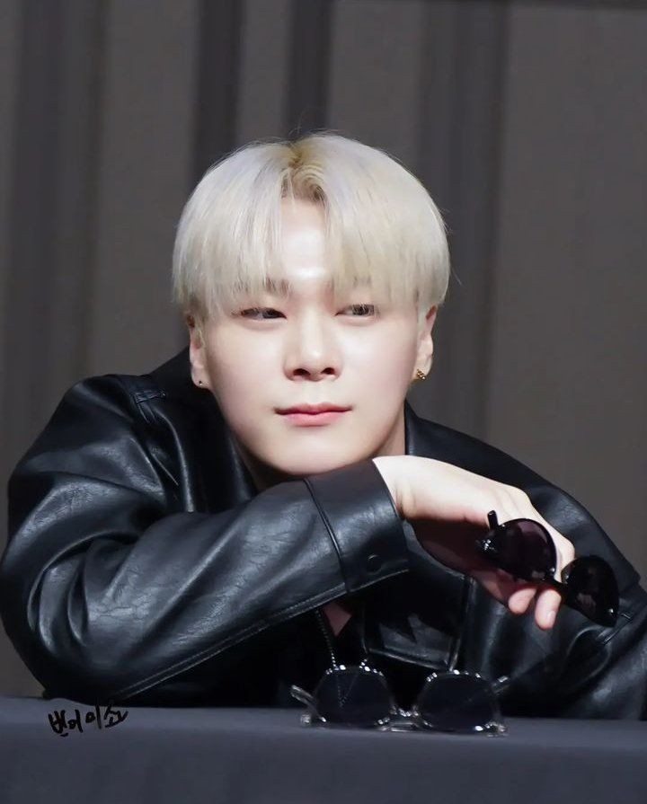 He's so cute 🥺  #문빈 #MOONBIN