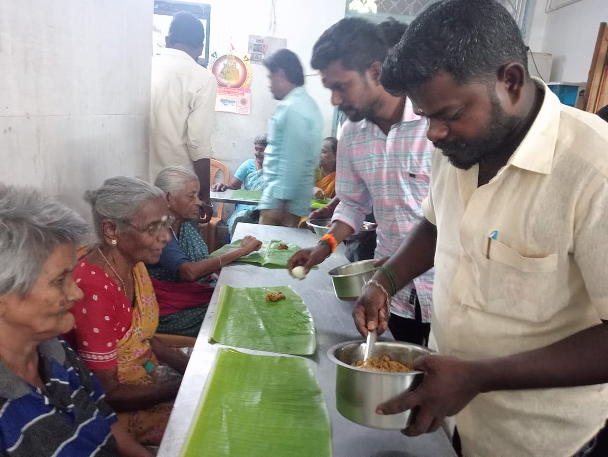YouthPdk's tweet photo. இன்று அண்ணன் @Suriya_offl பிறந்தநாளை முன்னிட்டு புதுக்கோட்டை மாவட்ட தலைமை   சார்பாக ஆதரவற்றர்களுக்கு #காலை மற்றும் மதிய உணவு #வழங்கப்பட்டது  #SuriyaBirthdayCDPBlast

@mi_offl @rajsekarpandian @sfcpudukkottai @vaadivaasalbala https://t.co/n3pjrKKtqw