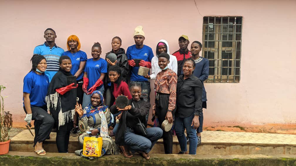MbikangR's tweet photo. Yesterday was the last day of our event. We had more presentation and the participants came up with and presented 5 ideas to help the environment. We then moved to the practicals of conversion, those were the results. It was indeed a great event✌️🪴🌎
#RecyclingForSustainability https://t.co/h3dJU76Gof