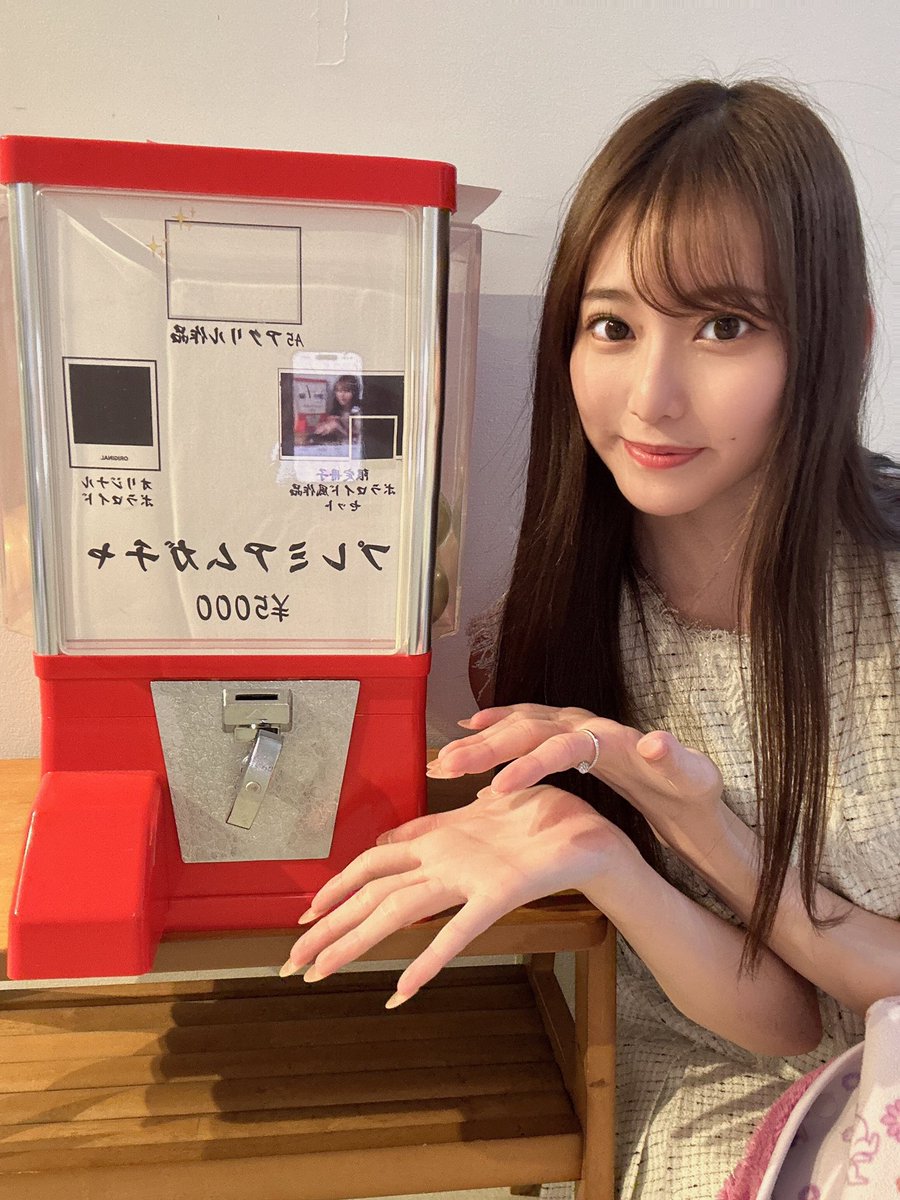 プレミアムガチャ残り少なくなってますよ〜🥰💓 https://t.co/zgMby2DR35