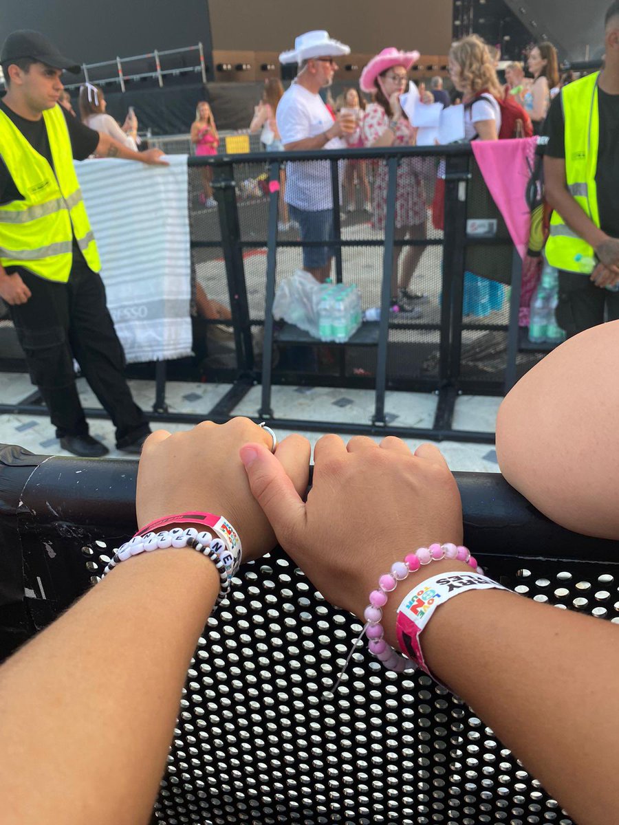 intothetommoway's tweet photo. ci lascio il cuore💌, grazie di tutto harry noi continueremo ad aspettarti qua!….welcome to the final show❤️‍🩹 #LoveOnTour2023 #WelcomeToTheFinalShow #LoveOnTourReggioEmilia https://t.co/YFN1wpAHWL