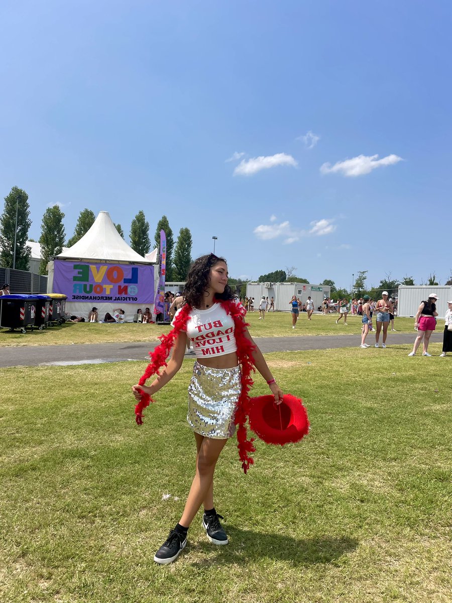 intothetommoway's tweet photo. ci lascio il cuore💌, grazie di tutto harry noi continueremo ad aspettarti qua!….welcome to the final show❤️‍🩹 #LoveOnTour2023 #WelcomeToTheFinalShow #LoveOnTourReggioEmilia https://t.co/YFN1wpAHWL