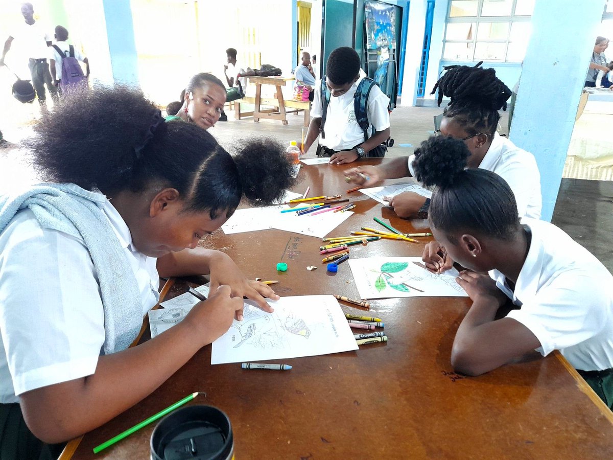BirdsCaribbean's tweet photo. #CEBF2023 highlights from #StVincentAndTheGrenadines! 🇻🇨
Our partners at SCIENCE SVG & Forestry Services brought the joy of #birds 🦜 & discussed the importance of #waterconservation with #students for the #CEBF 🎉
For more ℹ️ about their #events: https://t.co/3epxlpWB6m https://t.co/7ZprbpdMEv
