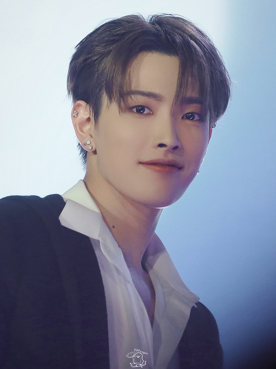 KQPenguin's tweet photo. 230722 마드리드 KPOPLUX
눈이 반짝 반짝 ✨🤩
#홍중 #HONGJOONG
 #에이티즈 #ATEEZ https://t.co/O8oCEdH730