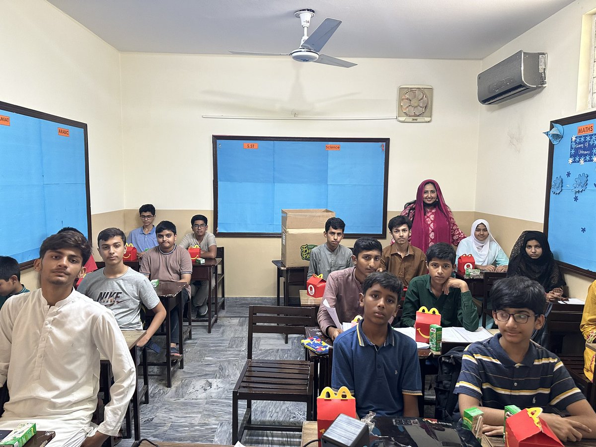 TA_Ranjha's tweet image. Started a Weekend #STEM school for exceptionally talented students at #MMalam road.I visited the school nd interacted with the kids,treated them McDonald's for lunch. Their intelligence was impressive,especially noticeable in the challenging questions they posed to their teacher.