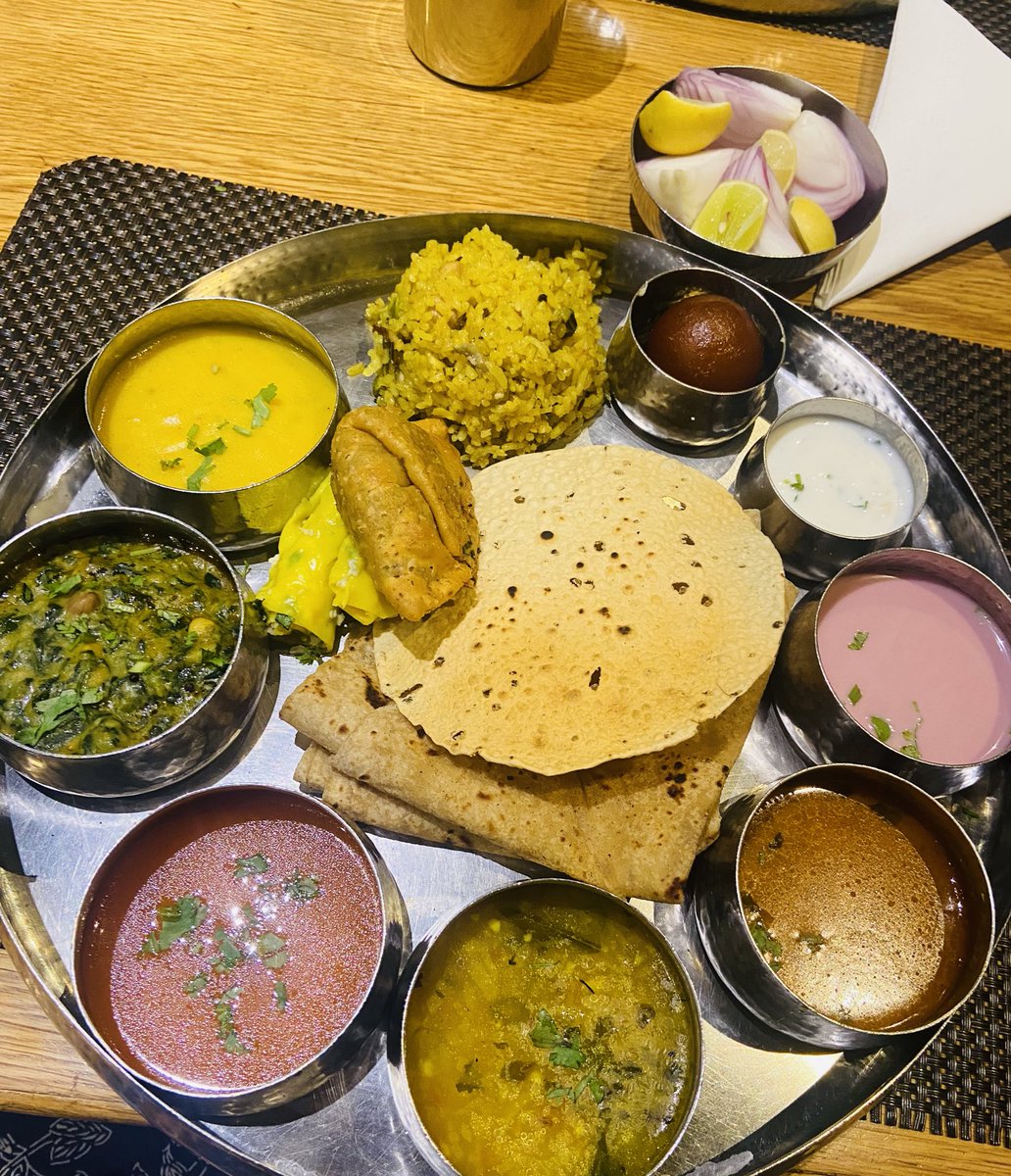 Typical Maharashtrian Puranpoli & Veg Thalis be like 😍🫶
#SundaySpecial #ParentsDay