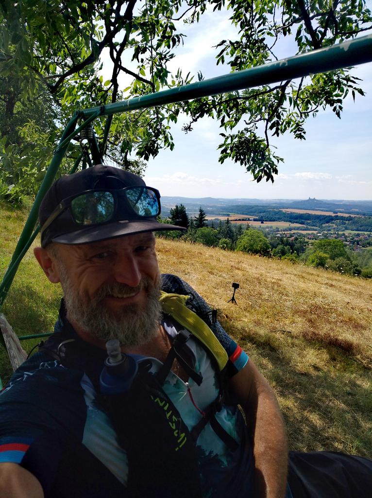 michal_kudrna's tweet photo. Prý long run.
Hele, ze mne si asi příklad neberte, ale je nutné si to udělat pěkný, ne?😊😀
#running #pomelo #boruvkynateste #kozakov https://t.co/IWGBU2rX9b