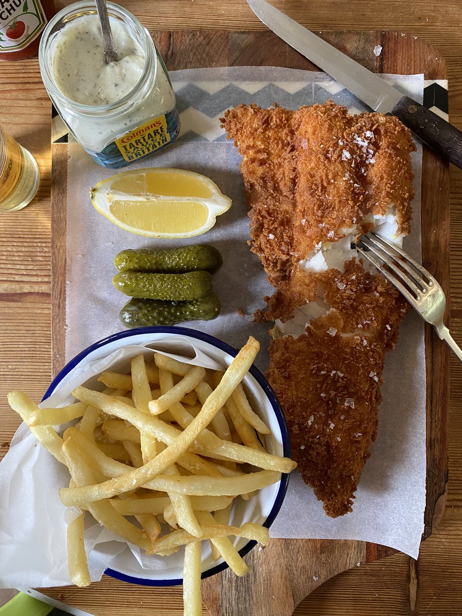 markjamesmunro's tweet photo. Dep fried hake with all the tasty bits #kitchen29 🎣 https://t.co/TRgoQQnYQ0