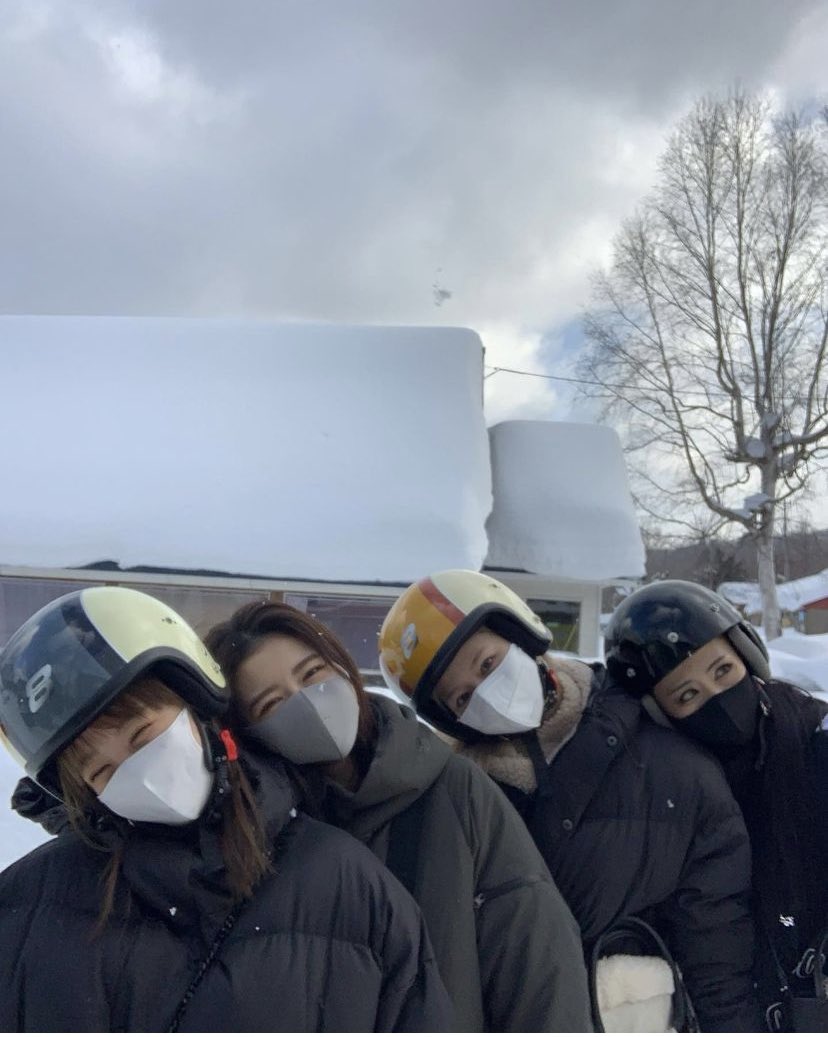 miran_once's tweet photo. そーいえば！！！！
退場する時隣に4姉妹いたの！！🥹
みんなお顔ちっちゃくてスタイルよくてかわいかった〜〜🥹🥹🥹💞
 #TWICE  #ミサモ  #ミサモショーケース https://t.co/uKAzoYI9jZ