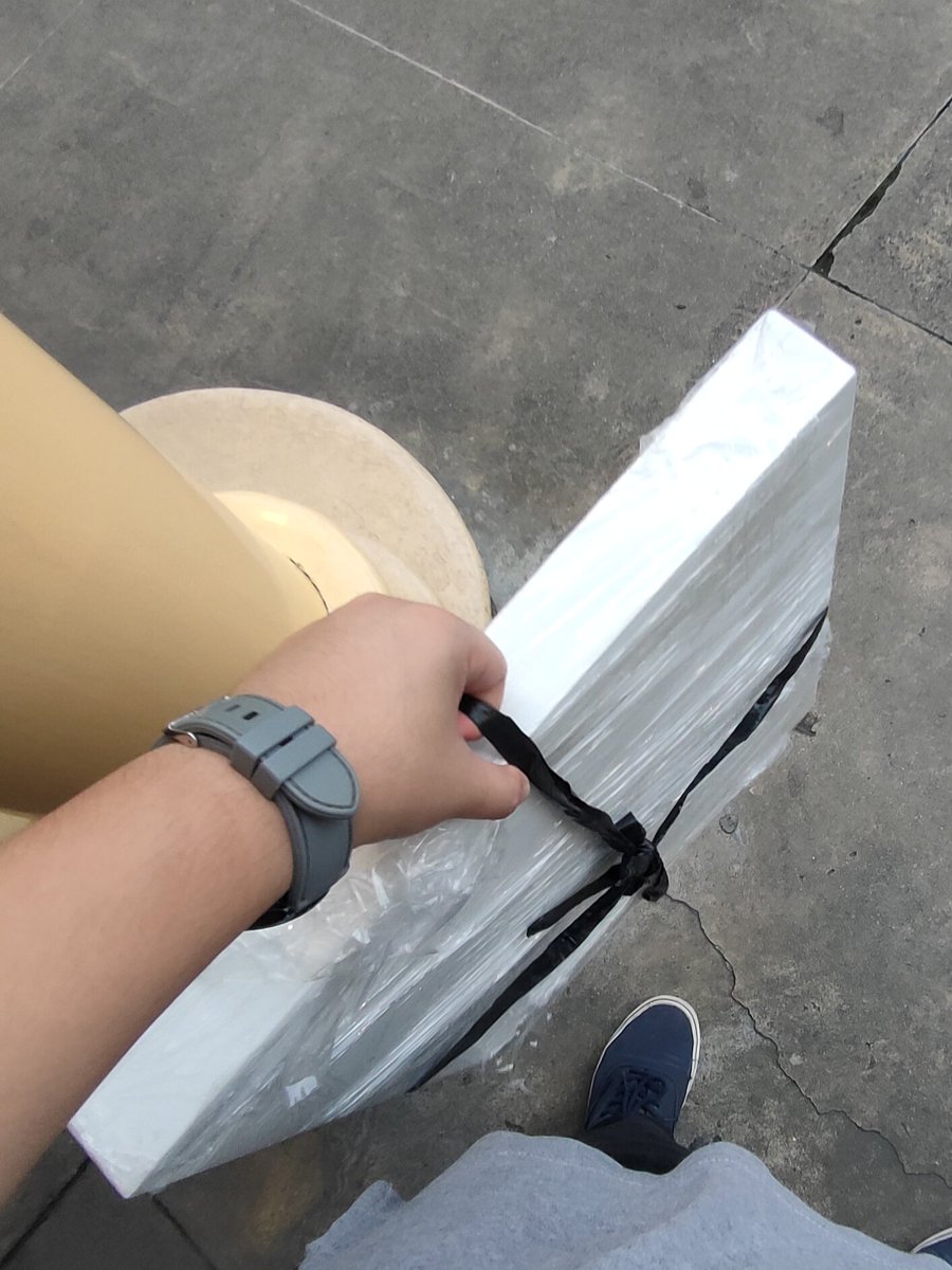 Gaurhit22PH_'s tweet photo. Ano kaya 'tong inabot ng Mayora ng Gaurhit22, para san kaya 'to?

👻 https://t.co/qrEWzMuOXc