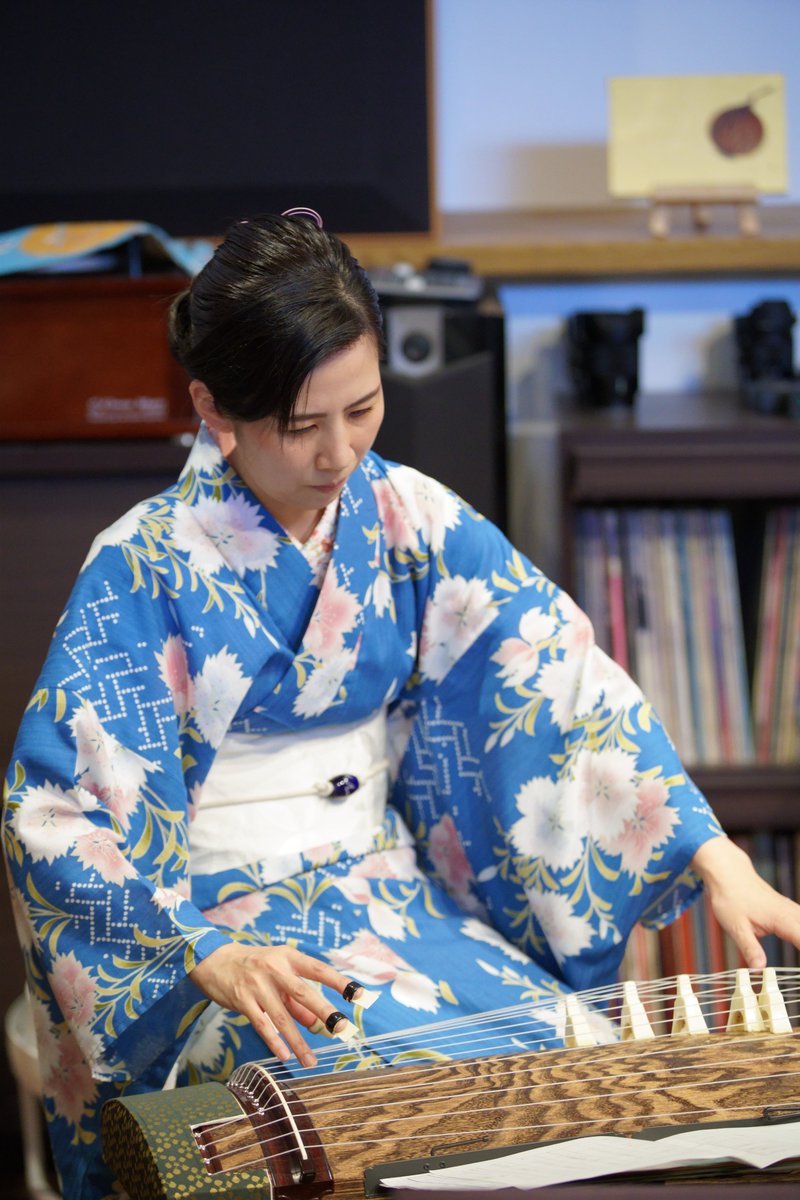 yagiyacafe's tweet photo. Kotohaのみなさんのサマーコンサートが終演しました。和楽器と洋楽器の組み合わせは初めてでしたが、琴とハープと笛の音色って意外と合うんですね。
聞き馴染みのある曲が多くとても感動しました。
聞けば結���して七年目だそうで息もぴったりでした。

#コンサート #ヤギヤ #金沢 #琴 #笛 #ハープ https://t.co/UUaPALWABw