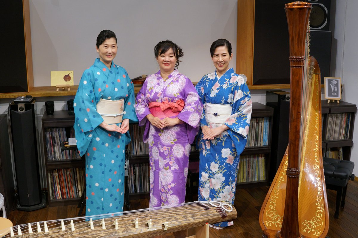 yagiyacafe's tweet photo. Kotohaのみなさんのサマーコンサートが終演しました。和楽器と洋楽器の組み合わせは初めてでしたが、琴とハープと笛の音色って意外と合うんですね。
聞き馴染みのある曲が多くとても感動しました。
聞けば結���して七年目だそうで息もぴったりでした。

#コンサート #ヤギヤ #金沢 #琴 #笛 #ハープ https://t.co/UUaPALWABw