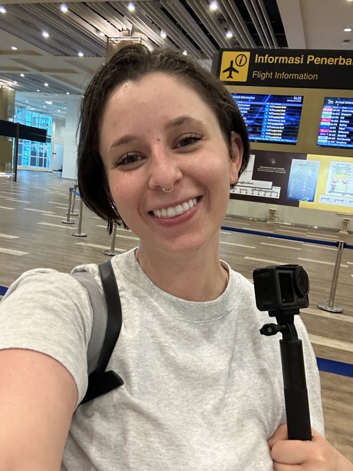 I am very very greasy and jet lagged but I made it to Bali!! https://t.co/4Nu4mBFLRV