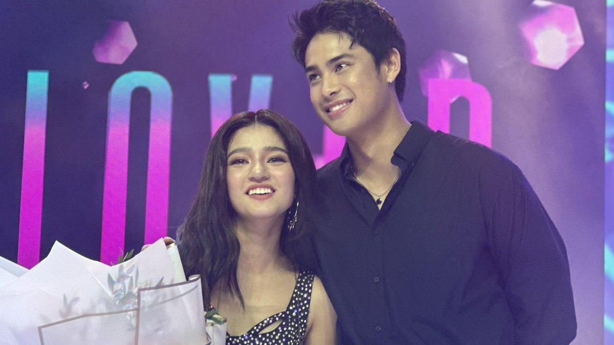 _donbellemyloml's tweet photo. why would i lower my standards when donny existed :< the way he was just vibing the whole concert. he didn't hold his phone. he just focused on belle. smiling and clapping like how proud he is. hays ama namin nasan ang akin? 🥹 #donbelle https://t.co/5OFckeQ5AE