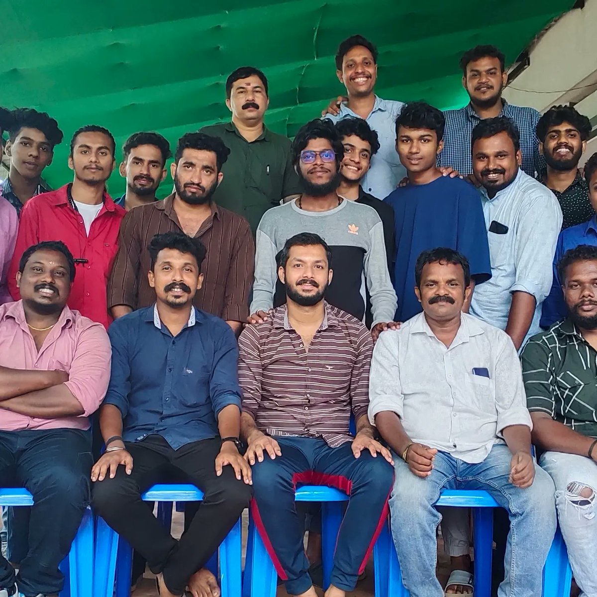 TownAkdfwa's tweet photo. #VoiceOfSathyanathan  സിനിമയുടെ റിലിസ് നോട്‌ അനുബന്ധിച്ച് ഓൾ കേരള ദിലീപ് ഫാൻസ് ആൻഡ് വെൽഫെയർ അസോസിയേഷൻ എറണാകുളം ജില്ലാ കമ്മിറ്റി നടത്തിയ മീറ്റിംഗ്  

 മീറ്റിംഗിൽ എറണാകുളം ജില്ലാ പ്രസിഡണ്ട് രാഹുൽ എറണാകുളം ജില്ലാ സെക്രട്ടറി വിപിൻ ഇവരുടെ നേതൃത്വത്തിൽ പരിപാടി നല്ല രീതിയിൽ നടത്തി https://t.co/cl8I6d6tDL