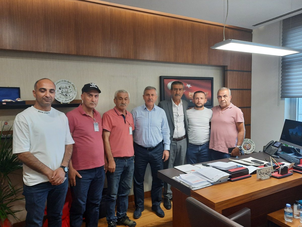 Metinakm2's tweet photo. Milletvekilimiz Dr Selçuk Özdağ makamında ziyarette bulunduk hayırlı olsun başarılar diliyoruz
@selcukozdag 
@feramuzustun 
@gohayran 
@LeventAslan40 
@serkantastan_06 
@atakancakmak_ 
@kayhan_sayin 
@ergunpeker_ https://t.co/9vHU7mPwQv