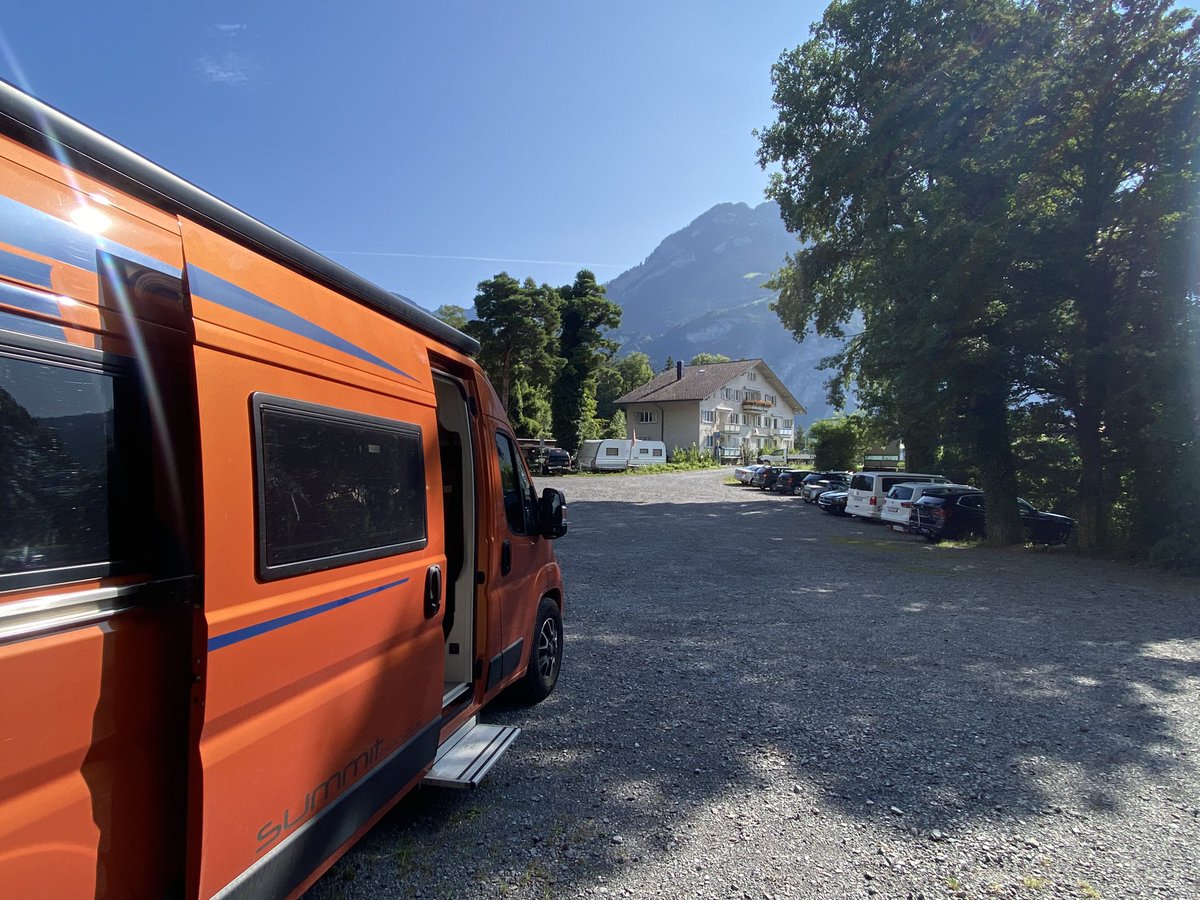 AndreasKlemens's tweet photo. Seit gestern Abend sind wir dann am südöstlichen Arm des Vierwaldstätter Sees. Hier bleiben wir heute erstmal über den Tag zum Baden, denn dazu lädt dieser See echt ein! https://t.co/emwC3Vey8X