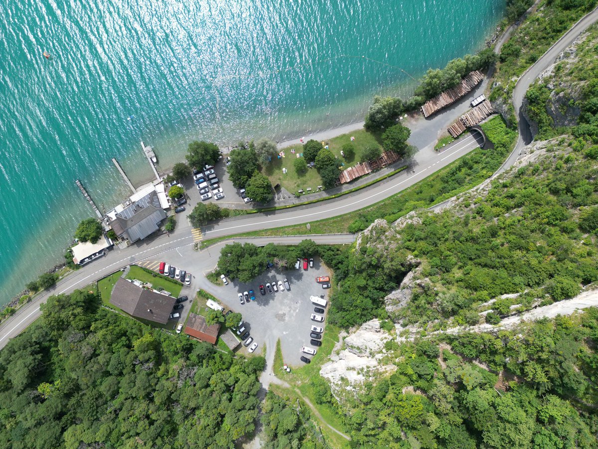 AndreasKlemens's tweet photo. Seit gestern Abend sind wir dann am südöstlichen Arm des Vierwaldstätter Sees. Hier bleiben wir heute erstmal über den Tag zum Baden, denn dazu lädt dieser See echt ein! https://t.co/emwC3Vey8X