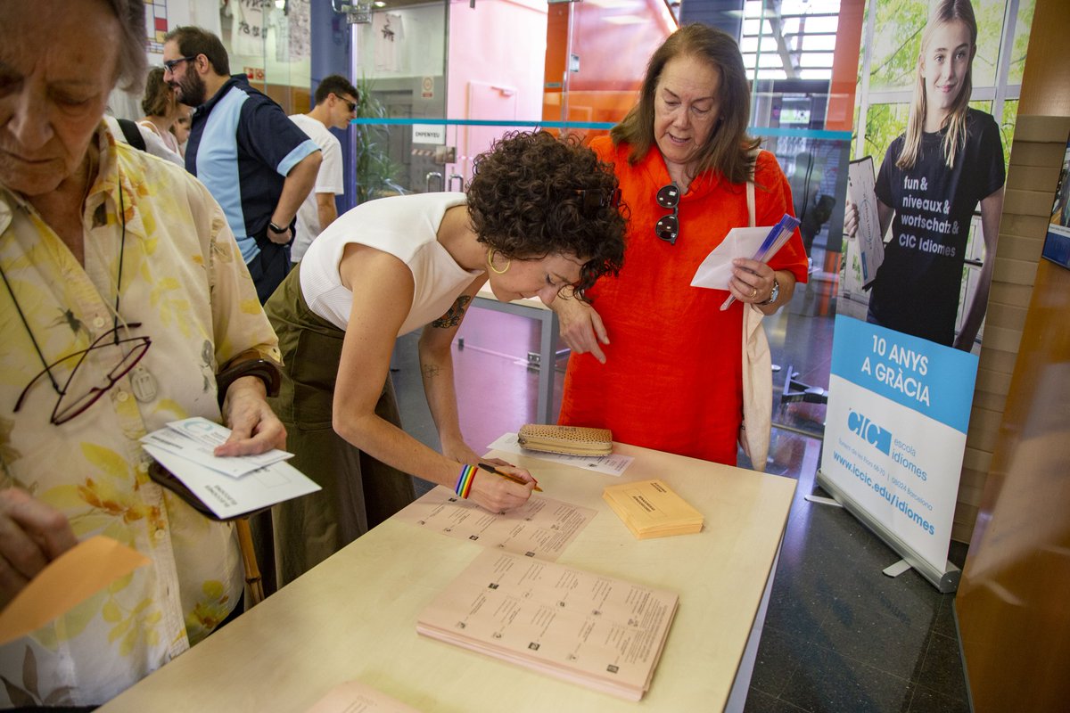 Avui són les eleccions més importants d'una dècada, cap vot progressista es pot quedar a casa.

Vota a favor de la transició ecològica, del feminisme, de continuar apujant pensions i salaris.
Voteu pensant en la gent que estimeu, en els vostres veïns i veïnes. Voteu per qui pot