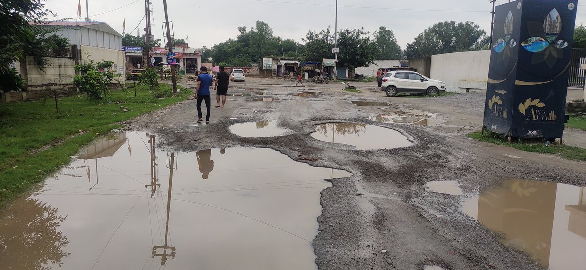 HIMANSHURATNAKA's tweet photo. @gnida,@nefowaoffice @annukhan78 @WestGreno Dear Concens,With great  regret this is to re-inform u that even after several follow ups (12 months) damaged road in front of Sanskriti Society (Sec 1 ,G N W) is not repaired.Hope new CEO will consider our issue... https://t.co/5mQMIffPXs