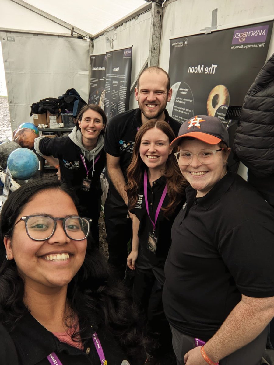 aimee_smi_'s tweet photo. A Saturday full of science, meteorites, and of course mud! With @EarthSolarSystm ☄️🛰️🔬#Bluedot23 🌍 https://t.co/PbTuPS7dSX