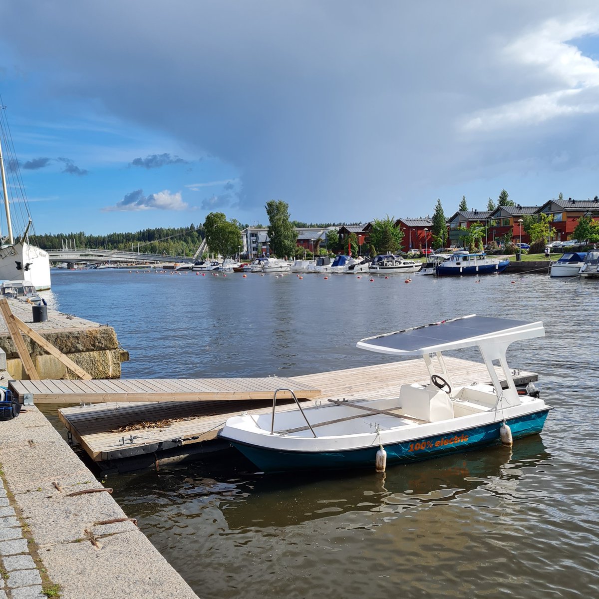 Mun uusin vene on toiminnassa, ja kaikkien käytettävissä Porvoonjoen rannassa. Käyttöönotto kännykällä itsepalveluna. 1/3
