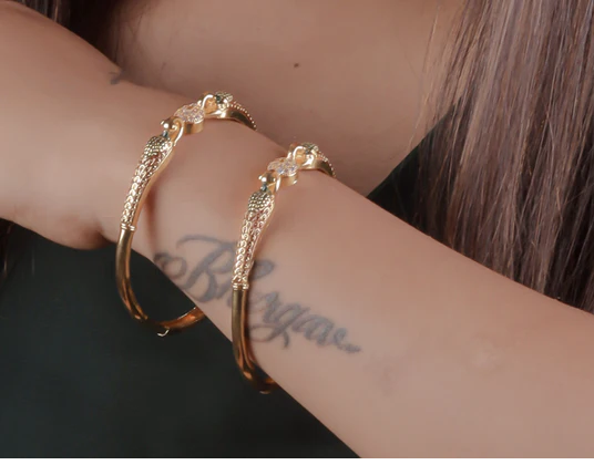 Me2youI's tweet photo. Discover the beauty of our everyday jewelry, With minimalistic design, these pieces are perfect for adding a subtle yet sophisticated touch to your daily look.

https://t.co/rd4LS0FXQu

#studdedbangles #bangles #goldplated #Goldenbangles #me2you #trendyjwelerry https://t.co/wh1czMKZbR