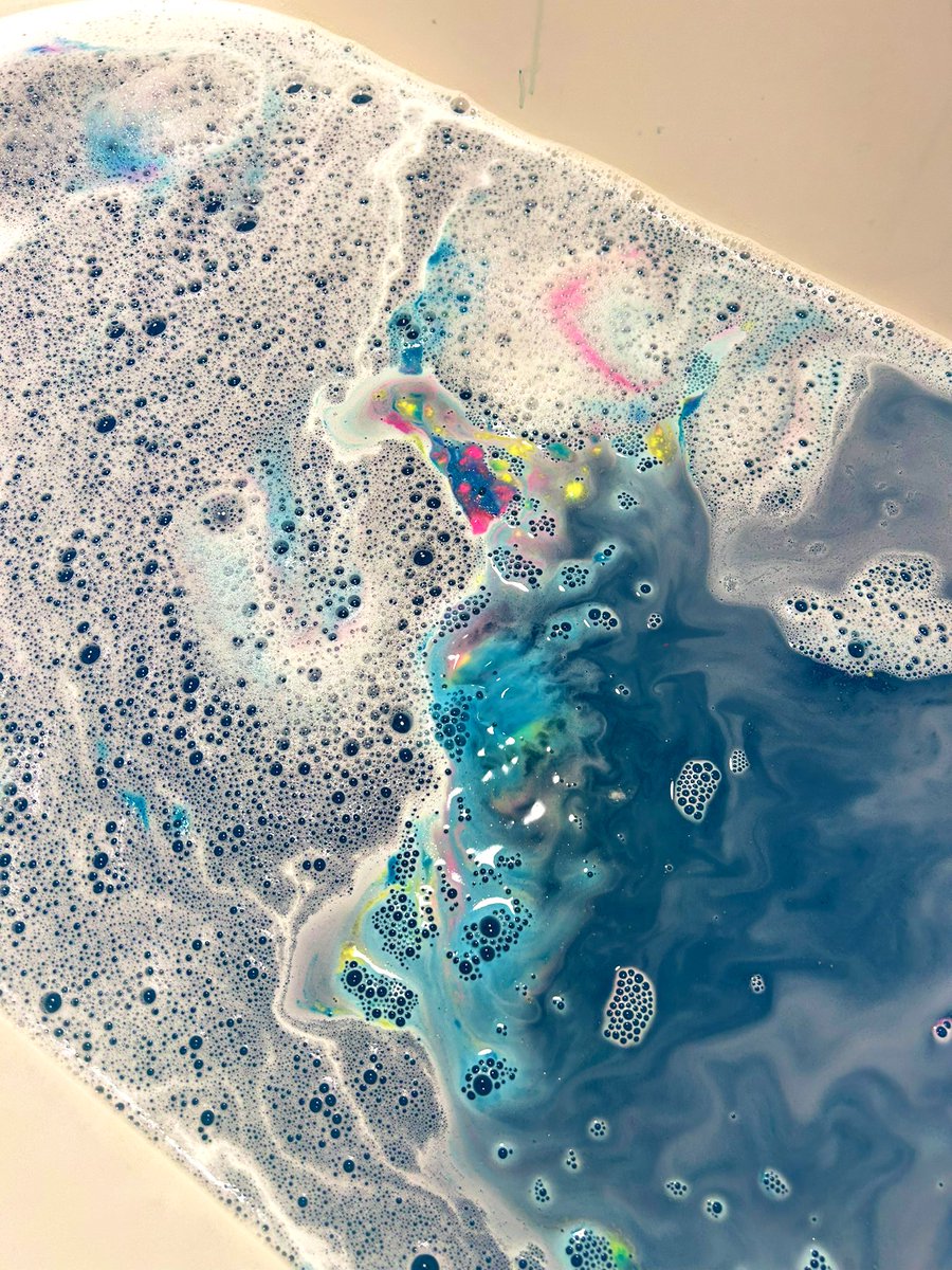 CarmenAustin99's tweet photo. Our amazing donations from @LushBrighton being put to use on this rainy Sunday! Thank you @clairedunn1_ for arranging these with lush ☺️ the ward is smelling beautiful! @pavilion_ward https://t.co/BcelcjfcNS