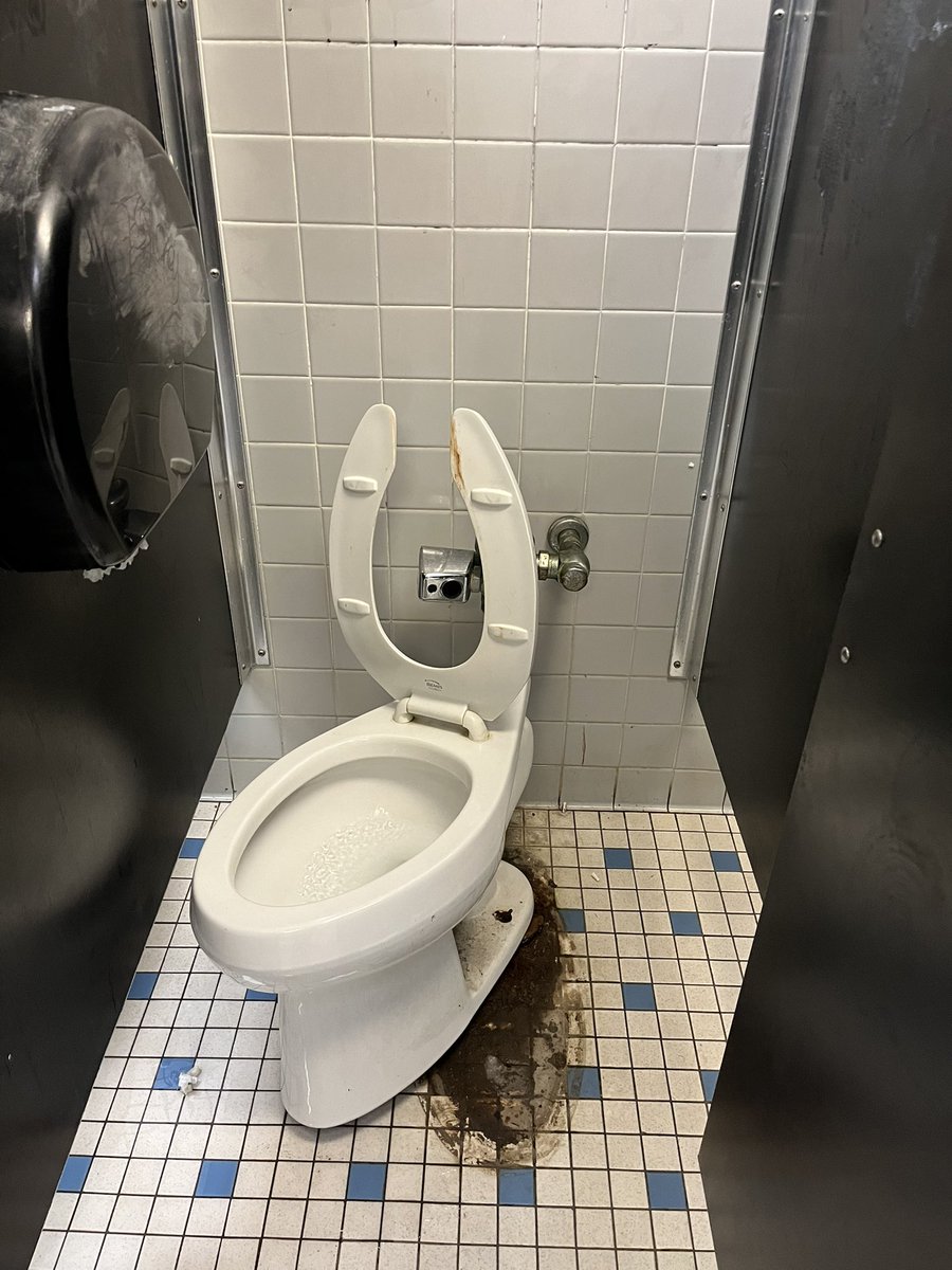 Summboddi's tweet image. Accidentally pissed too hard whoops 😅