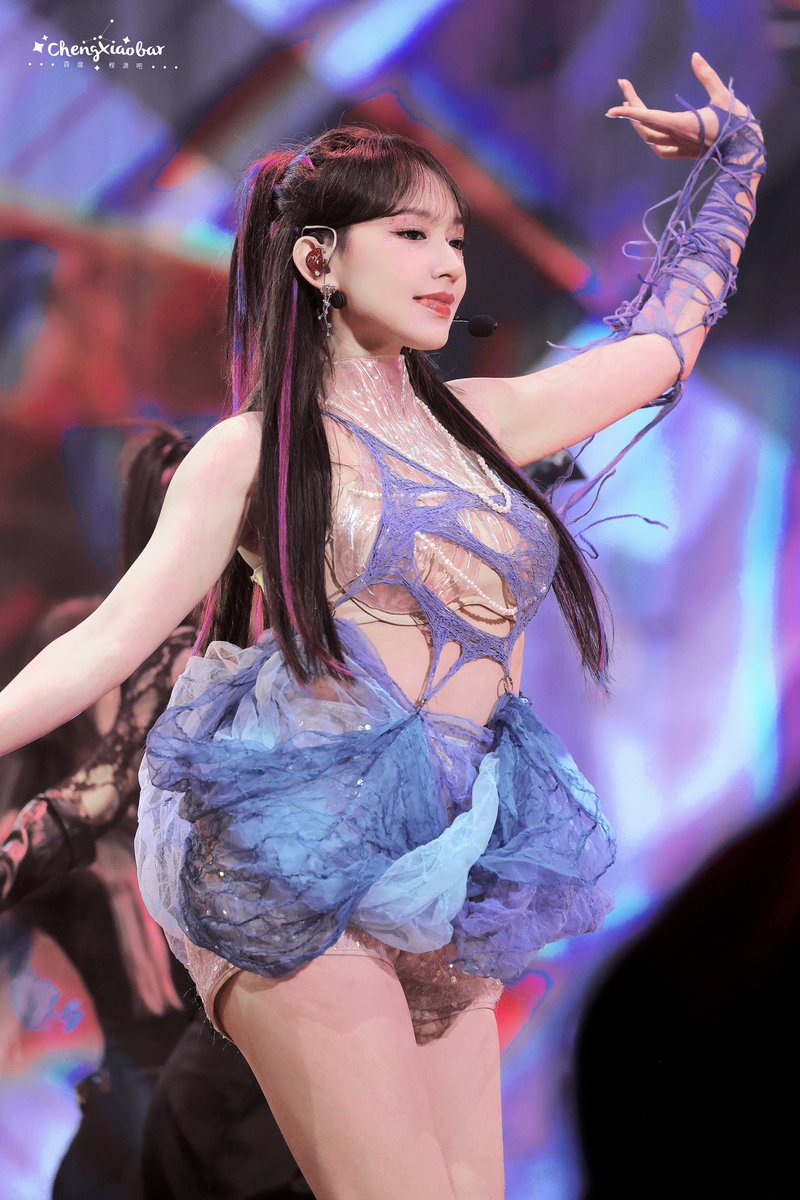 chengxiaobar's tweet photo. 230722 YH Family Concert2023

Unbelievable beauty👸🏻

#YHFamilyConcertWithChengXiao 
#ChengXiao #성소 
#YHfamilyConcert https://t.co/eHcRsuhQlH