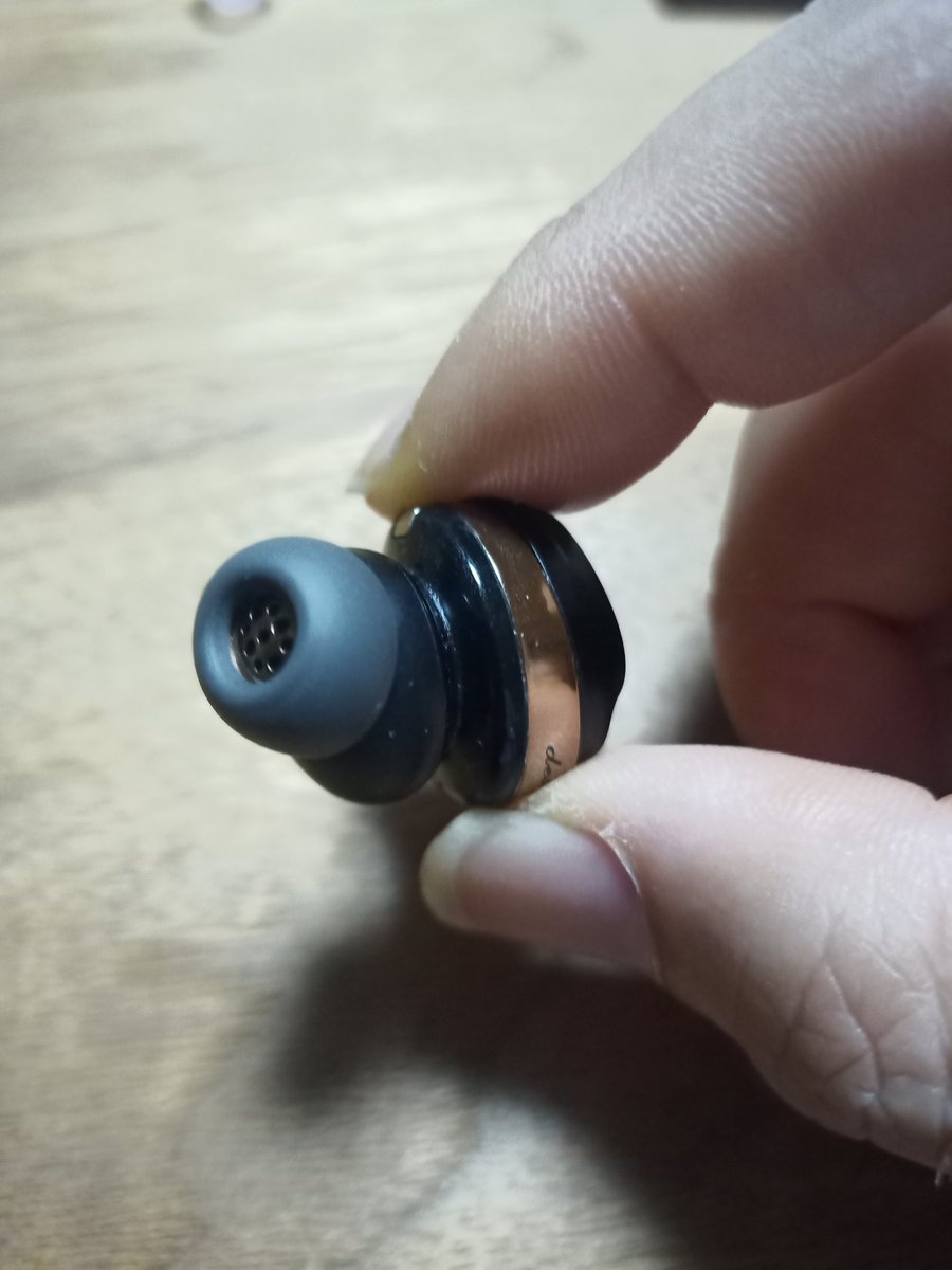 panda33autech's tweet photo. #SOUNDPEATS #Opera05 に audio-technica AT-ER500 Mサイズをつけてみた
#final type E TWS+type E 傘の合わせ技より装着感は良い
イヤーピースの反発が少ない感じ
低音がちょっと減った感じかな https://t.co/pQAkpF3EBB