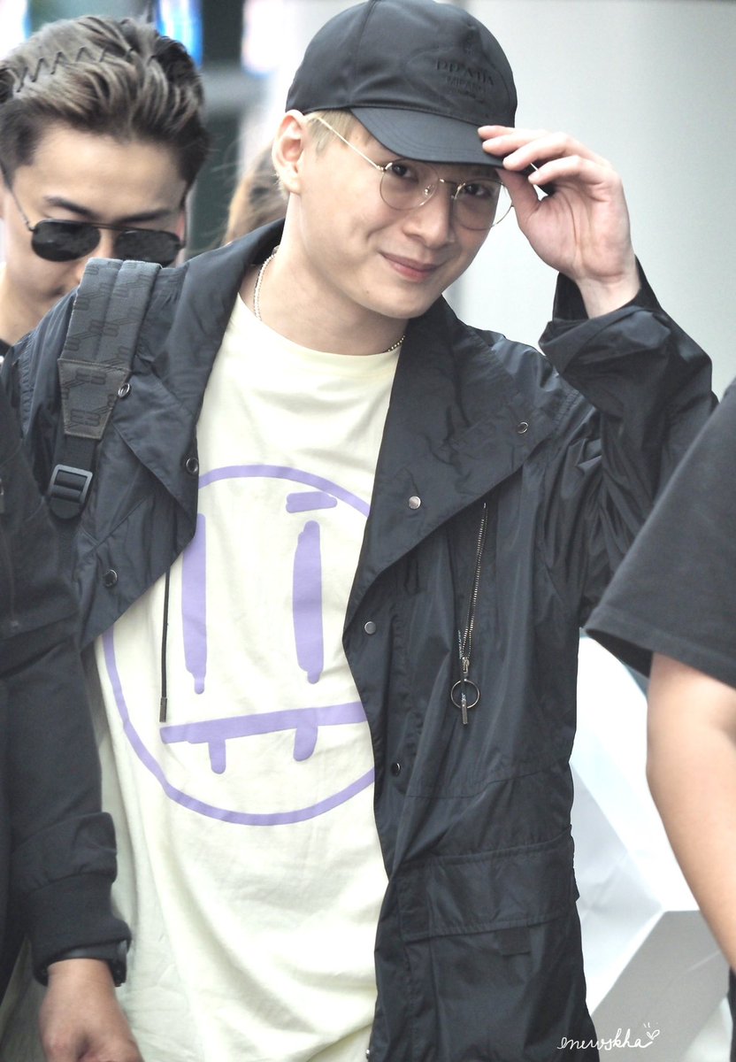 Enewskha's tweet photo. ส่งขึ้นเครื่องละน้าาาา ฝากไปรับลูกน้อยด้วยค่าาาาา

#kristperawat
#KristSoloMSAR https://t.co/u7Z2jy3gz5