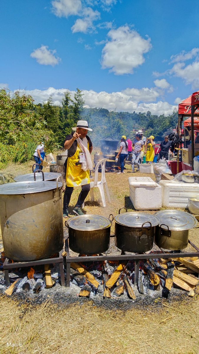Telemedellin's tweet photo. En TM ya estamos #ModoFeria #FeriadelasFlores2023 y este domingo estamos desde Santa Elena, donde se realiza el tradicional festival de los sancochos. ¡Aún estás a tiempo de llegar! https://t.co/Cpeogn13bm