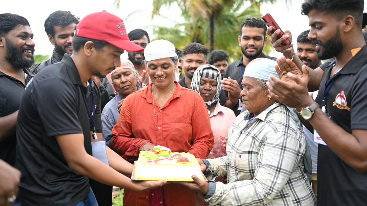 Chittur_Sfc_'s tweet photo. • Here's suriya anna's birthday special welfare done by @Chittur_Sfc_ | #PalakkadSFC 🤍👏

Charity is our Responsibility.

#HappyBirthdaySuriya ~ @suriya_offl ❤️

#Kanguva | #GlimpseOfKanguva @venkatvnt | @sarathlal428 @rajsekarpandian | @AKSFWA1
@SuriyaFansClub https://t.co/44K51Njhyb