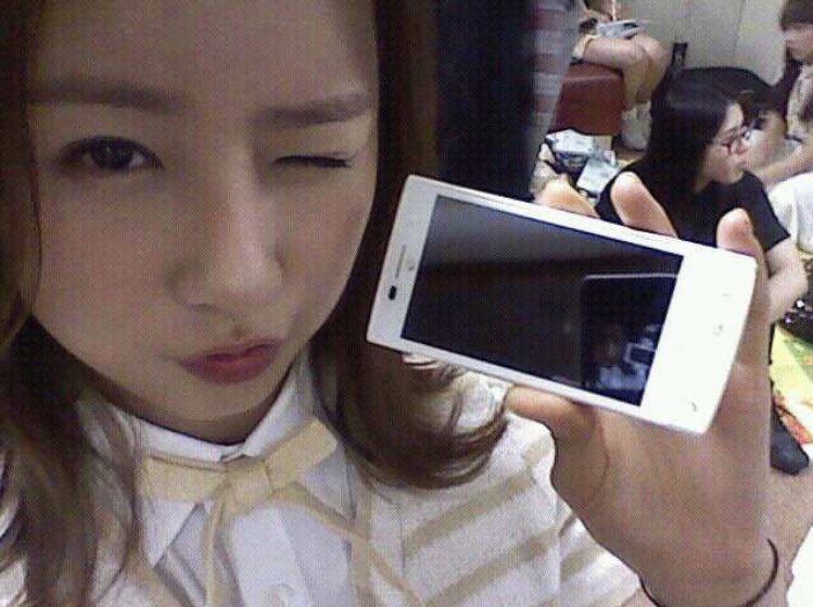 사실 보미는 거울셀카 원조 아이돌입니다. 감사합니다.