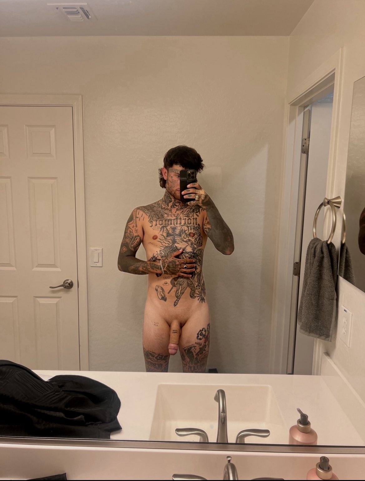 RAFFLE TIME, I will randomly select 1 new subscriber in the next 48 hours to film content with 😈 https://t.co/4TWatOLPNG https://t.co/kmN3VXWabN
