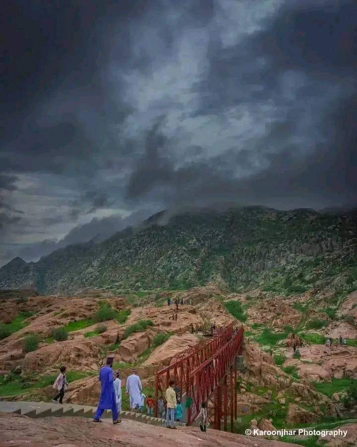 JanMuhammad780's tweet photo. تو لاء ڪارونجھر پٿرن جو ڍير آهي پر 
اسان لاء ڪارونجھر  زندگيءَ ۽ جياپو آهي۔  
#SaveKaroonjhar https://t.co/zzGvnLHj1q